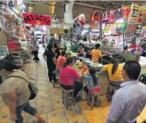  ??  ?? Mercado San Miguelito. Hubo suspensión leve del servicio, pero ya se normalizó.