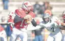  ?? AMY SHORTELL / THE MORNING CALL ?? Jack Tosh (7) and the Northern Lehigh defense held Stephen Jervis and Lackawanna Trail to 122 yards offense in Saturday’s PIAA Class A firstround matchup, a
40-7 Bulldogs win.