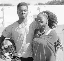  ?? STAFF FILE PHOTO ?? Nyqwan Murray is shown with his grandma, Annie Collin, when he played for Oak Ridge in Orlando. She adopted him at 1 month old.