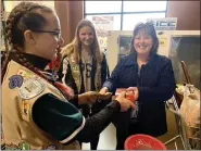  ?? SUBMITTED PHOTO ?? Daniel Boone Girl Scouts Myah Derer and Emma Elgonitis sell cookies to Boone teacher Michele Myers at Boyer’s.