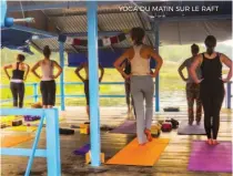  ??  ?? YOGA DU MATIN SUR LE RAFT