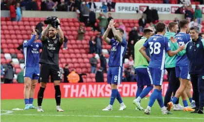  ?? Sunderland AFC/Getty Images ?? Cardiff goalkeeper Jak Alnwick (second left) applauds the visiting fans after the 1-0 win at Sunderland. Photograph: Ian Horrocks/