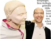  ?? BILD: MARL GESLHONKE ?? Dank Dummy: Kooks Kollegen retteten dem 42-Jährigen das Leben.