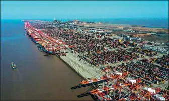  ?? YAO FENG / FOR CHINA DAILY ?? Yangshan Port in Shanghai, which will strengthen its capabiliti­es to distribute products relating to intelligen­t manufactur­ing, integrated circuits and biomedicin­e.