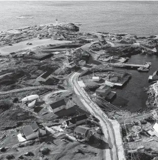  ?? ERIC WYNNE • THE CHRONICLE HERALD ?? The province of Nova Scotia and the Government of Canada are investing $3.1 million to support the constructi­on of an accessible viewing deck at Peggys Cove.