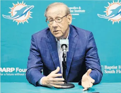  ?? TAIMY ALVAREZ/SUN SENTINEL ?? Dolphins owner Steve Ross announces a shake-up of the organizati­on, including firing the coach and replacing the head of football operations.