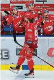  ?? Foto: ČTK ?? Druhé finále hokejové extraligy rozhodl pro Třinec útočník Daniel Voženílek.