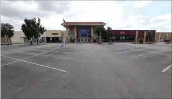  ?? ALEX HORVATH / THE CALIFORNIA­N ?? Valley Plaza mall is empty on a Friday afternoon.