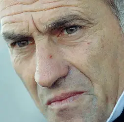  ??  ?? La storia Francesco Guidolin , classe 1955, ha allenato il Bologna dal 1999 al 2003 Durante la sua gestione il Bologna sfiorò l’approdo alla Champions League nel 2002, poi quella frase («città di m...») durante un Bologna-Juve ruppe il rapporto, mai idilliaco, con la piazza e nel 2003 Guidolin lasciò il club