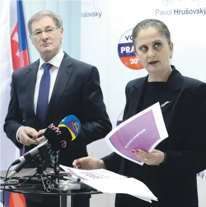  ?? FOTO - TASR ?? Pavol Hrušovský a jeho poradkyňa Mária Hlucháňová počas prezidents­kej kampane v roku 2014.
