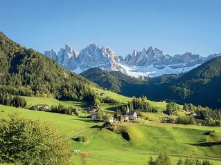  ??  ?? Südtirol
Esce per i tipi di Raetia Verlag la «Guida letteraria» degli autori attratti dall’Alto Adige
