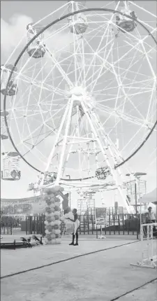  ?? ?? The Ferris wheel at MovieTowne mall