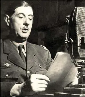  ??  ?? Charles de Gaulle en el micrófono de la BBC en Londres