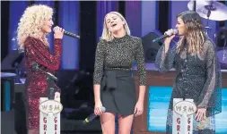  ?? AL WAGNER INVISION/THE ASSOCIATED PRESS ?? Kelsea Ballerini, centre, is invited to join the Opry by Kimberly Schlapman, left, and Karen Fairchild of Little Big Town at the Grand Ole Opry on Tuesday.