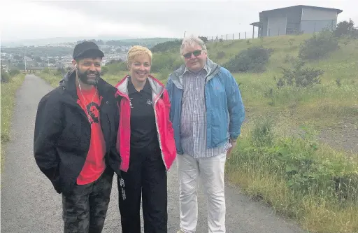  ??  ?? Arts developmen­t officer Andre Van Wyk, Bridgend council’s wellbeing manager Sarah Harris and ex miner and historian Roy Meredith