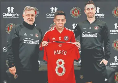  ?? AP/ DAVID GOLDMAN ?? Ezequiel Barco (centre) holds his Atlanta United MLS shirt up during a photo-9op with Carlos Bocanegra (right), the club’s vice-president and technical director, and head coach Gerardo “Tata” Martino during a press conference on Thursday.