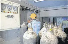  ?? ANI ?? A worker attaches a cylinder to supply medical oxygen in ICU at a hospital in Jalandhar on Wednesday.