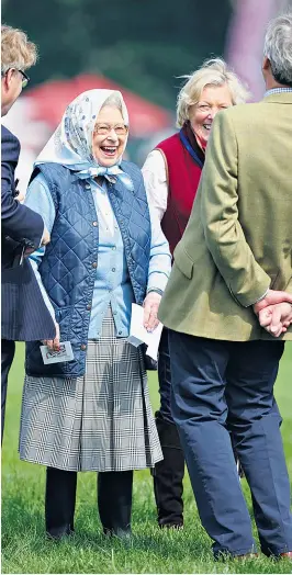  ??  ?? The Queen shares her delight with (from left) Simon Brooks-Ward, Jill Jerram and Col Toby Browne