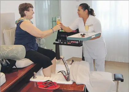  ?? PHOTO BY JOHN NOWLAN ?? Sandra Nowlan gets her champagne with a pedicure.