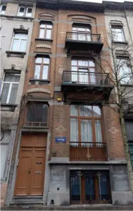  ?? FOTO AFP ?? Een appartemen­t in de Henri Bergéstraa­t in Schaarbeek fungeerde als schuilhol voor Abrini en zijn kompanen.