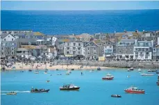  ?? FOTO: AARON CHOWN/DPA ?? Ein Hauch von Süden: Künstler schätzten schon Anfang des 20. Jahrhunder­ts das milde Licht in der Kleinstadt St. Ives in Cornwall.