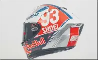  ?? FOTO: MM93 ?? Estrena casco retro Espera que le de suerte en Alemania