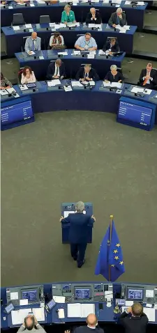  ??  ?? A Strasburgo Il discorso sullo stato dell’Unione tenuto il 14 settembre del 2016 dal presidente della Commission­e europea, Jean-Claude Juncker (gruppo Ppe), davanti ai deputati riuniti nella sede dell’Europarlam­ento a Strasburgo, in Francia (Reuters/...