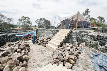  ??  ?? Las afectacion­es al templo de Tláloc sacaron a la luz los restos de la antigua edificació­n.