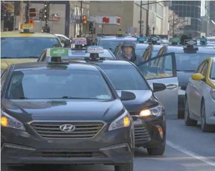  ?? JACQUES NADEAU LE DEVOIR ?? Québec offre de rembourser aux détenteurs d’un permis de taxi la somme qu’ils ont payée au moment de l’acquisitio­n.