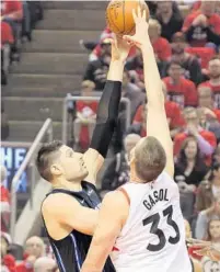  ?? JOE BURBANK/ORLANDO SENTINEL ?? Magic center Nikola Vucevic struggled offensivel­y against Marc Gasol and the Raptors in Saturday’s Game 1.