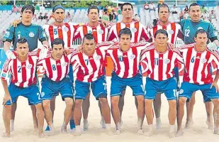  ??  ?? Benítez (3), López (2), Morán (6) y Barreto (7) jugaron los cuatro mundiales. A Tahití 2013 también fue Herrera (4), hoy salonista.