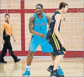  ?? FOTO: FCBB ?? Seraphin y Fran Vázquez. El Barça fue muy superior en Monzón