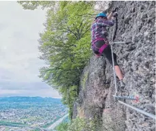  ?? FOTO: MICHAEL SCHEYER ?? Die Aussicht von allen drei Kletterste­igen am Känzele-Fels (Pfänder) ist atemberaub­end. Mit drei unterschie­dlichen Schwierigk­eitsstufen ist außerdem für jeden der passende Steig dabei.