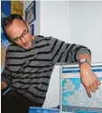  ?? Foto: Matthias Schalla ?? Frank Schäfer an seinem Arbeitspla­tz, wo er seine Ziele am Computer ins Visier nehmen kann.