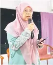  ?? ?? AMANAT: Norazita memberikan kata-kata semangat kepada calon SPM Tahun 2022.