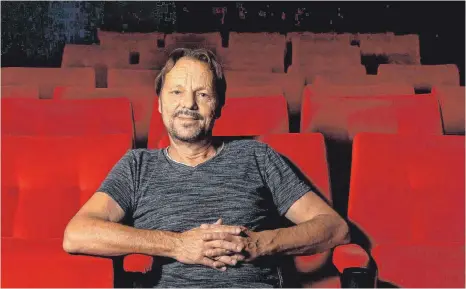  ?? FOTO: PRIVAT ?? Kinobetrei­ber Jürgen Matzner ist frustriert – vor einem Jahr hat er noch in die Ausstattun­g des Kinos investiert. Nun droht ihm der geschäftli­che Ruin.