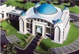  ?? [FOTO ADI SAFRI/BH] ?? Model Masjid Sri Gading berharga RM6 juta yang akan mula dibina awal tahun depan.