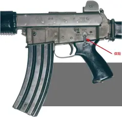  ??  ?? 保险AR18步枪机匣­特写，保险的设计与AR15­步枪相同