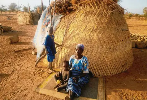  ?? Fotos: Emanuel Sawadogo ?? Burkina Faso zählt zu den ärmsten Ländern der Welt. Viele Menschen haben nicht genug zu essen.
