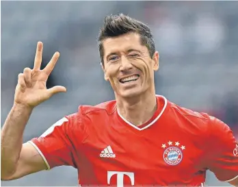  ?? FOTO: CHRISTOF STACHE/AFP ?? Rekordmann Robert Lewandowsk­i gab bei seiner Drei-Tore-Gala auch beim Jubeln alles.