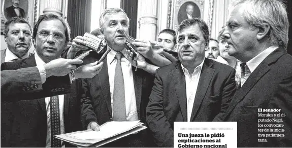  ??  ?? El senador Morales y el diputado Negri, los convocante­s de la iniciativa parlamenta­ria.