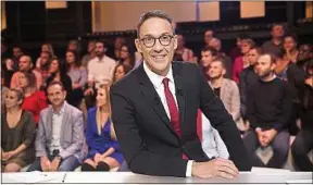  ??  ?? Julien Courbet va quitter «C’est que de la télé» sur C8 pour «Capital» sur M6.