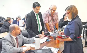  ?? ?? Óscar Venancio “Ñoño” Núñez, condenado a 11 años de cárcel, junto a sus abogados defensores.