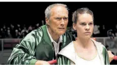  ?? FOTO: EPD/WARNER ?? Niemand taucht im Buch öfter auf als Clint Eastwood – hier 2004 neben Hilary Swank in seinem oscarprämi­erten Film „Million Dollar Baby“.