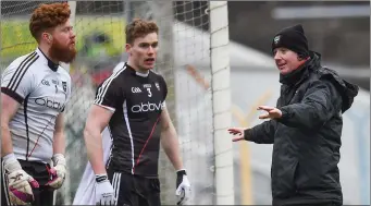  ??  ?? Sligo manager Niall Carew giving advice to goalkeeper Aidan Devaney and defender Kevin McDonnell.