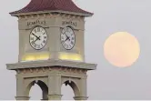  ?? DAVE MARTIN/ASSOCIATED PRESS ?? The moon rises behind the Home Place clock tower in Prattville, Ala. NASA wants to come up with an out-ofthis-world way to keep track of time, putting the moon on its own souped-up clock. The White House on Tuesday told NASA to work with other agencies abroad to come up with a new moon-centric time reference system.