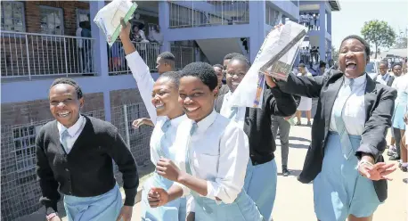  ?? LEON LESTRADE ?? GRADE 12 pupils at Lihlithemb­a Technical School in Ndwedwe after writing English Paper 1 yesterday. Matrics wrote accounting today. | African News Agency (ANA)