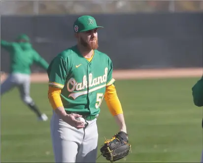  ?? PHOTO BY JOHN MEDINA ?? Oakland A's pitcher Paul Blackburn participat­es in spring training exercises at Hohokam Stadium in Mesa, Ariz.