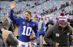  ?? BILL KOSTROUN — ASSOCIATED PRESS ?? Giants quarterbac­k Eli Manning waves to fans after Sunday’s game at East Rutherford, N.J.