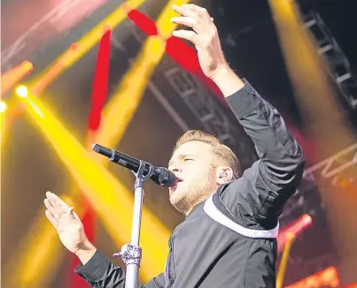  ?? Picture above: Steven Brown. ?? Olly Murs on stage at Dundee’s Slessor Gardens. A few hours after he paid a visit to cancer sufferer Fiona Clark, below, to give her his best wishes.